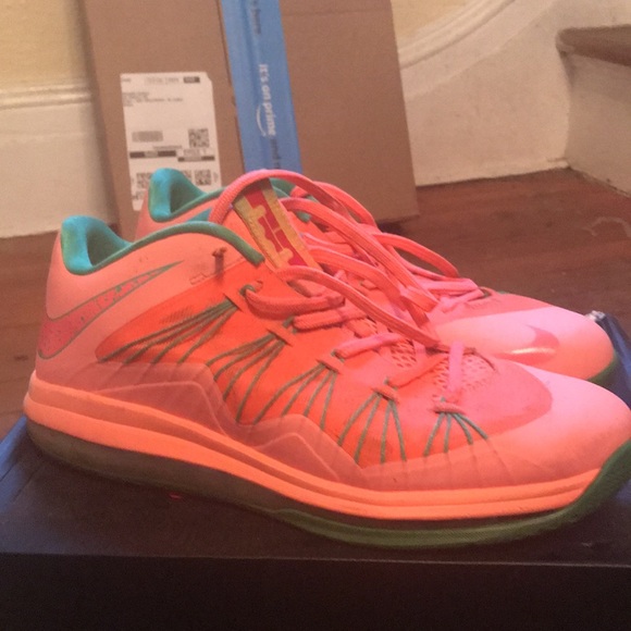 Nike low top zooms size 11 used but in great condition color or watermelon - Picture 3 of 4